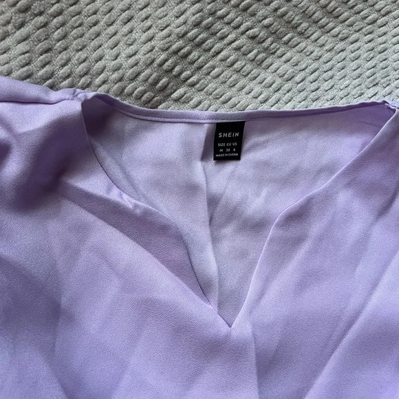 🖤New Solid Lightweight Notched Neck Blouse🖤 - Picture 5 of 7